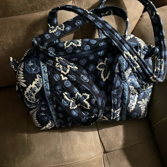 Vera Bradley duffle bag style purse. - Picture 3 of 3